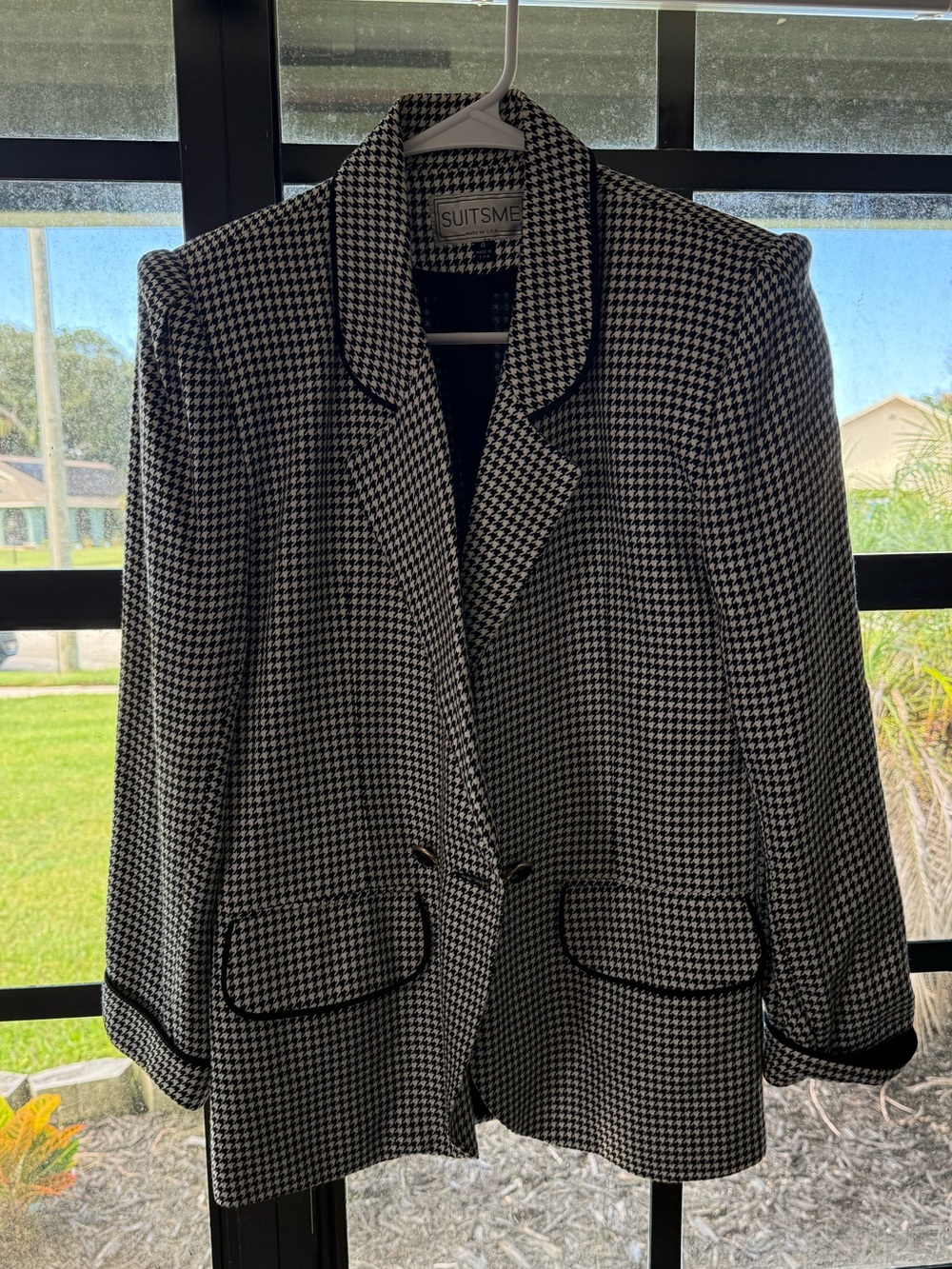 Suits Me Women's Black & White Houndstooth Blazer
